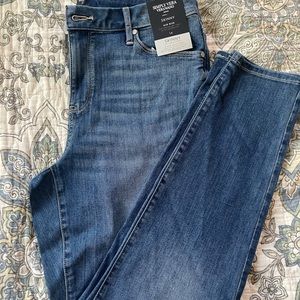 NWT Vera Wang mid rise skinny jeans in lived-in denim